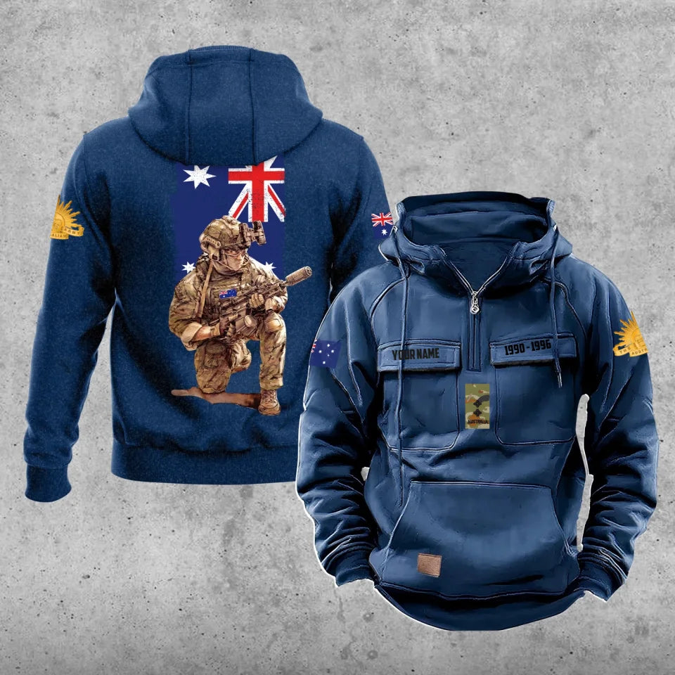 Personalisierter australischer Soldat/Veteran Vintage-Kapuzenpullover mit Rundumdruck - 27062401QA