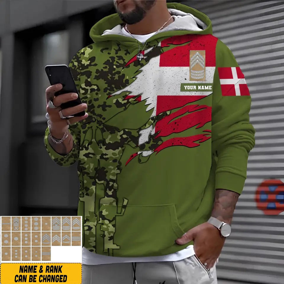 Personalisierter Kapuzenpullover mit Camouflage-Muster für dänische Soldaten/Veteranen mit Namen und Rang – 16989696