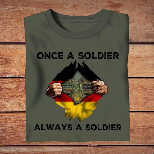 T-shirt personnalisé avec camouflage de soldat/vétéran allemand avec nom et grade - Always A Soldier - 2002230001