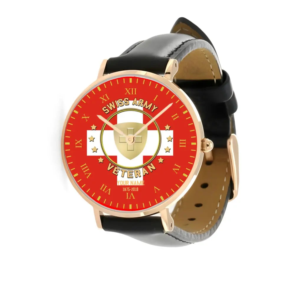 Montre personnalisée en cuir noir avec coutures noires pour soldat/vétéran suisse avec nom et année - 0204240001 - Version dorée