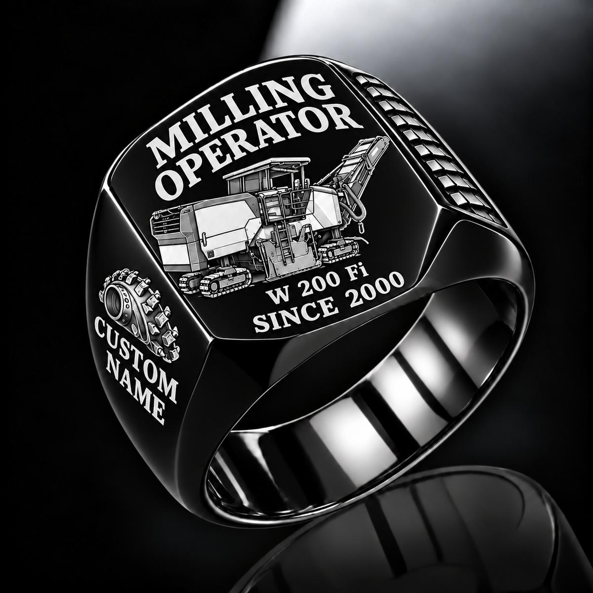 Black personalized W 200 Fi cold planer operator signet ring with flat machine artwork and MILLING OPERATOR, W 200 Fi, CUSTOM NAME and SINCE 2000 engraving.