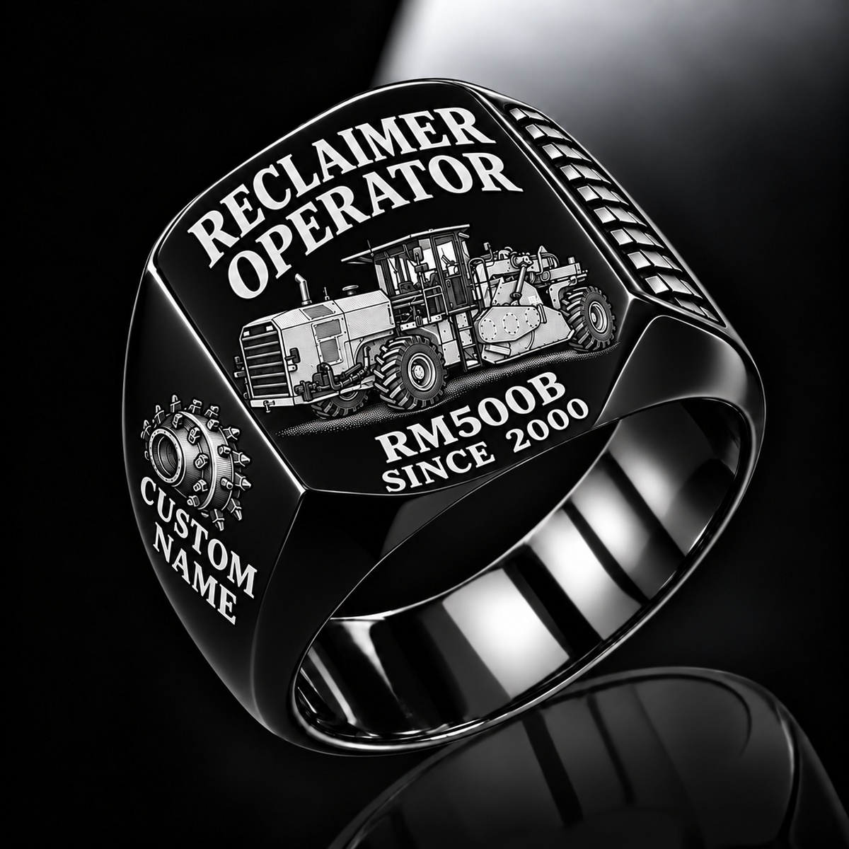 Black personalized RM500B road reclaimer operator signet ring with flat machine artwork and RECLAIMER OPERATOR, RM500B, CUSTOM NAME and SINCE 2000 engraving.