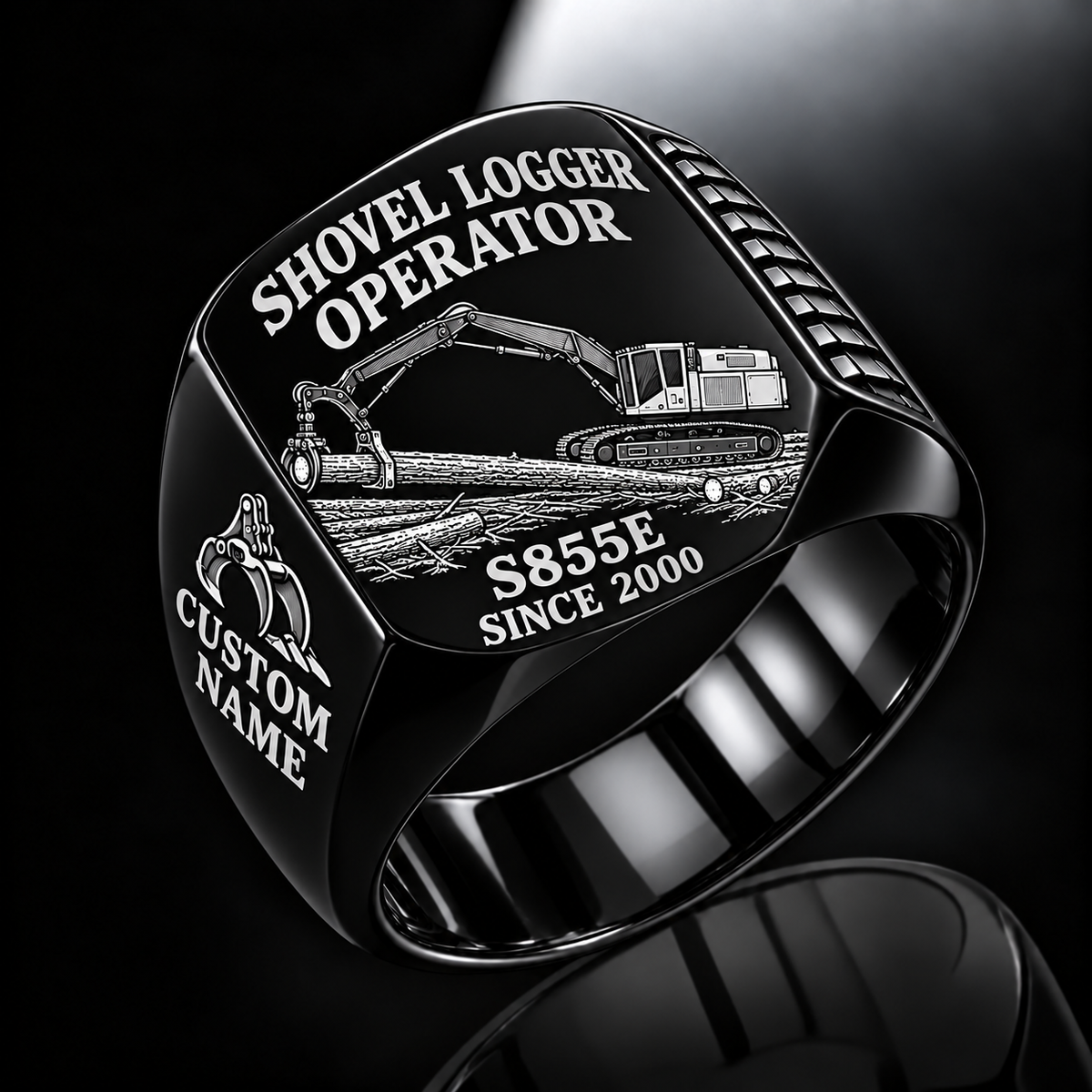 Tigercat S855E Shovel Logger Operator Ring in Black finish, flat engraving showing connected live-heel frame and timber grapple supporting a whole stem, CUSTOM NAME and SINCE 2000.