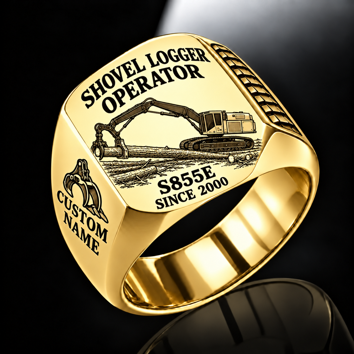 Tigercat S855E Shovel Logger Operator Ring in Gold finish, flat engraving showing connected live-heel frame and timber grapple supporting a whole stem, CUSTOM NAME and SINCE 2000.