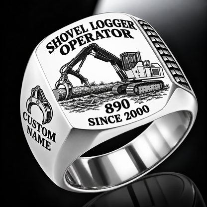 Tigercat 890 Shovel Logger Operator Ring in Silver finish, flat engraving showing connected live-heel frame and timber grapple supporting a whole stem, CUSTOM NAME and SINCE 2000.
