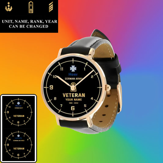 Montre personnalisée en cuir noir avec coutures noires pour soldat/vétéran allemand avec nom, grade et année - 03052402QA - Version dorée