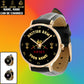 Montre personnalisée en cuir noir avec coutures noires pour soldat/vétéran du Royaume-Uni avec nom et grade - 0803240001 - Version dorée