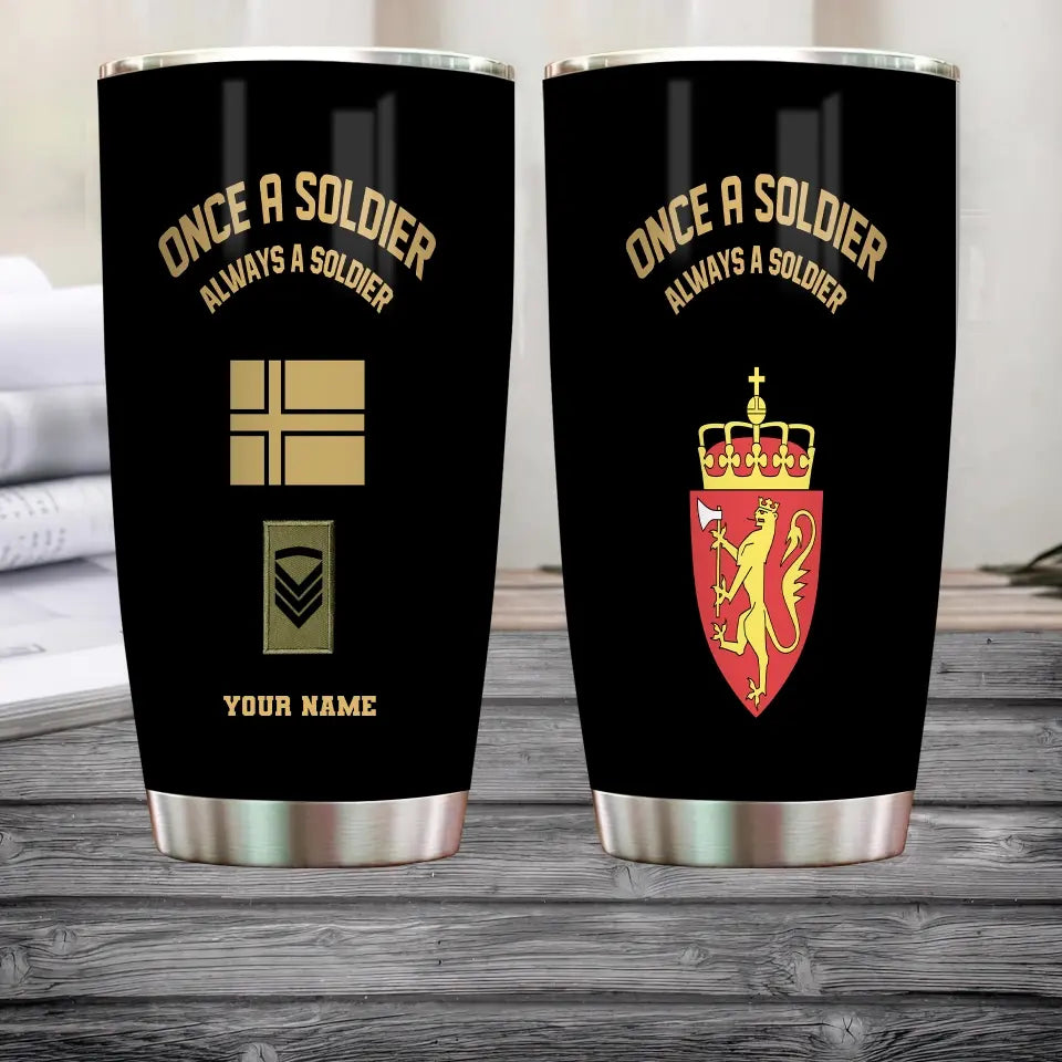 Personalisierter Becher mit Camouflage-Muster, komplett bedruckt, für Norwegen-Veteranen/Soldaten mit Rang und Namen – 2607230001